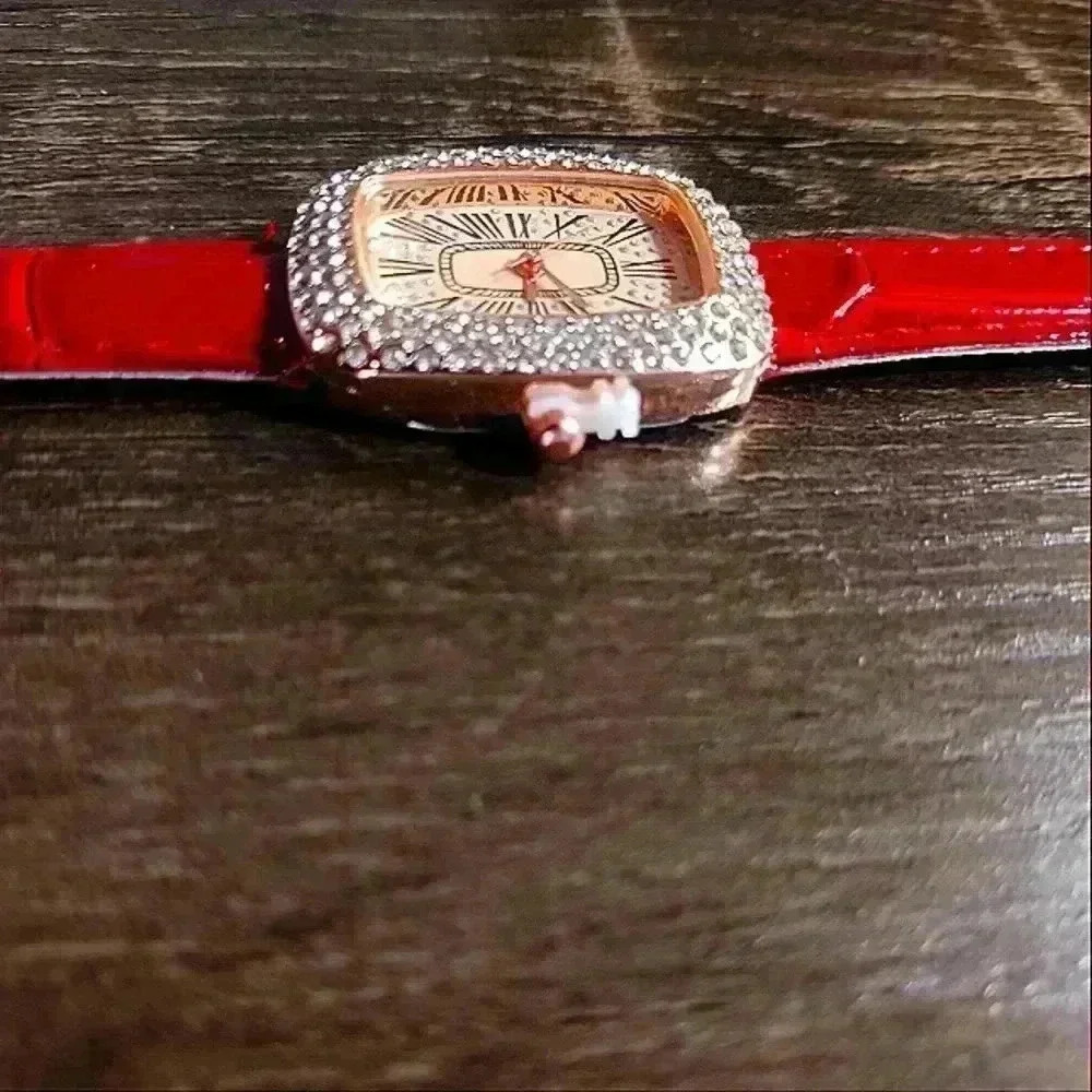 Red rhinestone watch - Picture 4 of 7